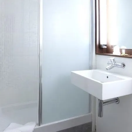 Hotel Campanile Sud - Pont De L'arc 3*