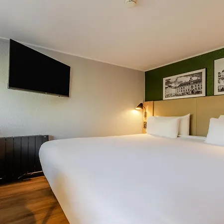 Campanile Sud - Pont De L'arc Hotel 3*