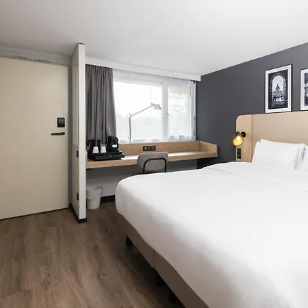 Hotel Campanile Sud - Pont De L'arc 3*